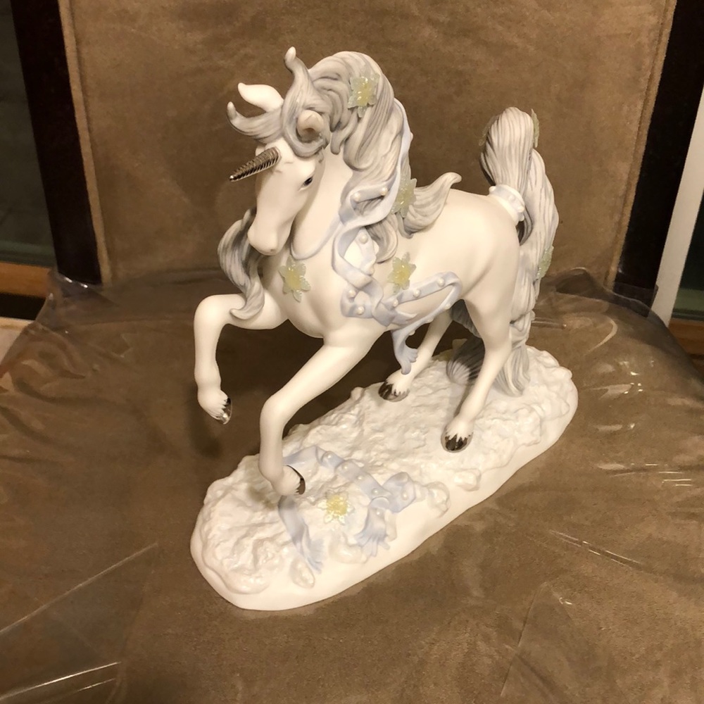 Stunning 🥳Hp🥳Princeton Gallery Yuletide Majesty Unicorn Statue